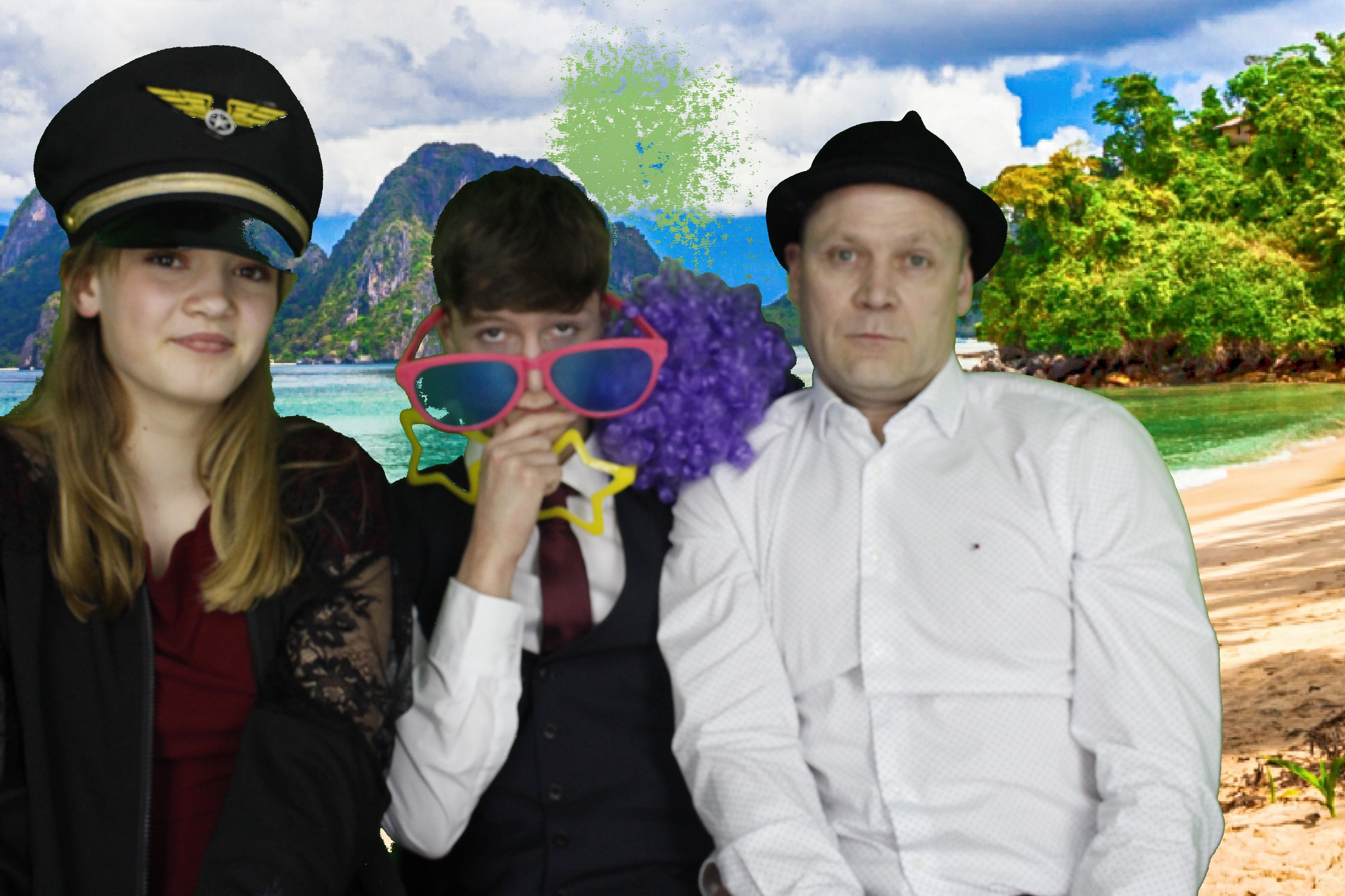 Mr & Mrs Mills | View more photos from the event at gallery.myphotoboothexperience.co.uk/u/MyPhotoBoothExperienceLtd/Mr-Mrs-Mills